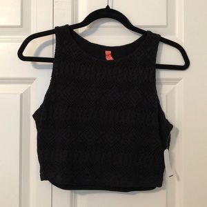 Cute patterned black crop top!